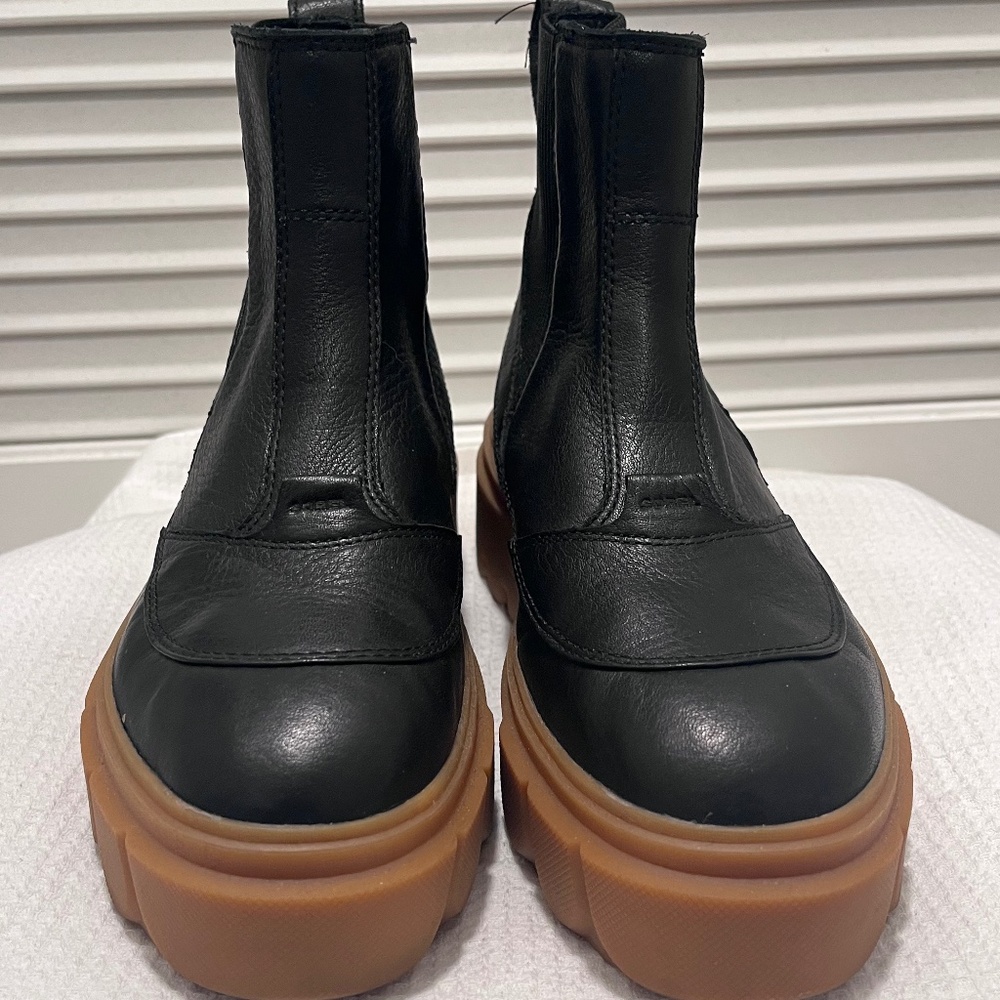 Sorel winter gum sole Chelsea boots